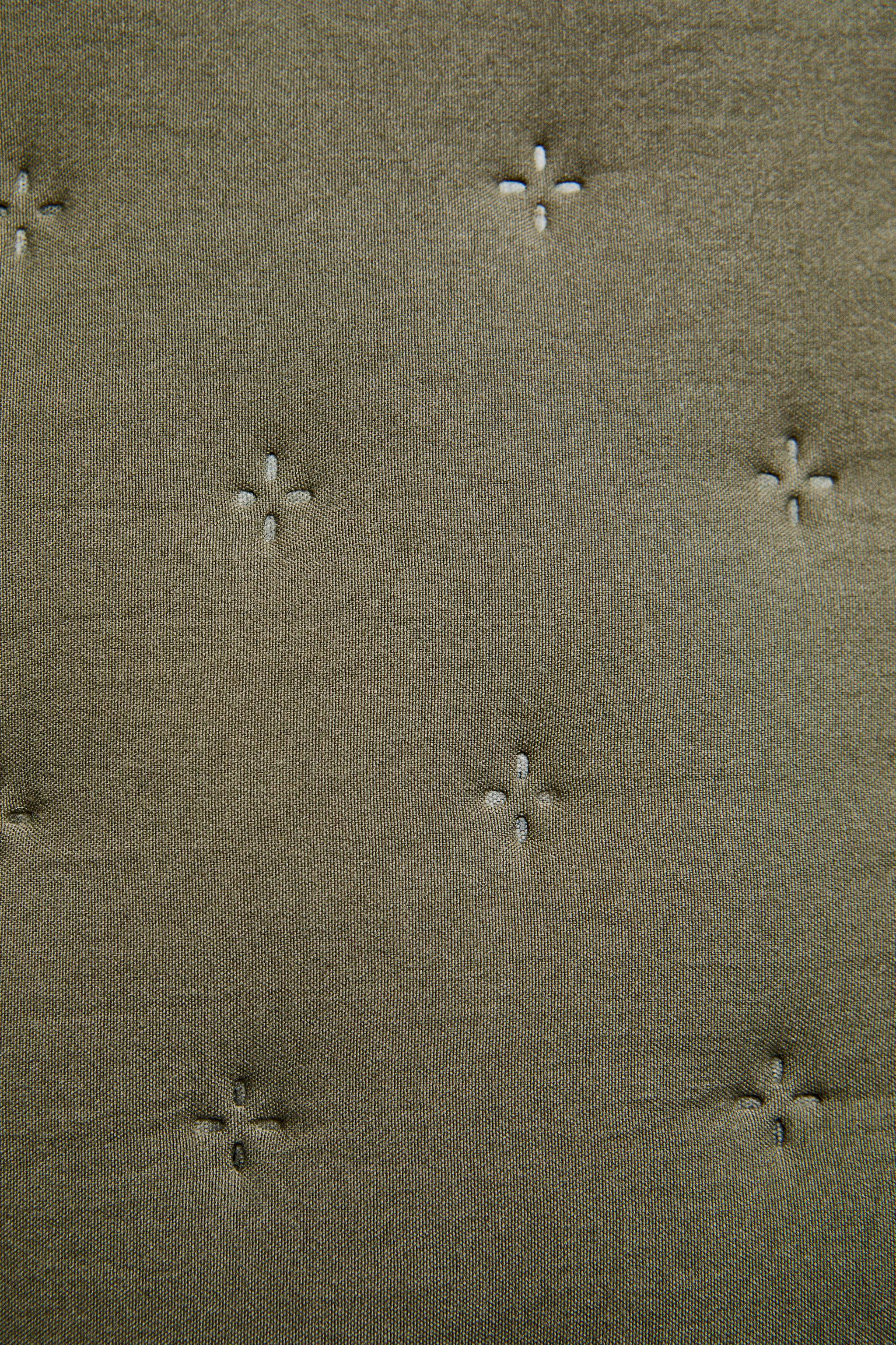 QUILT CUSHION COVER WITH QUILTED DOTS